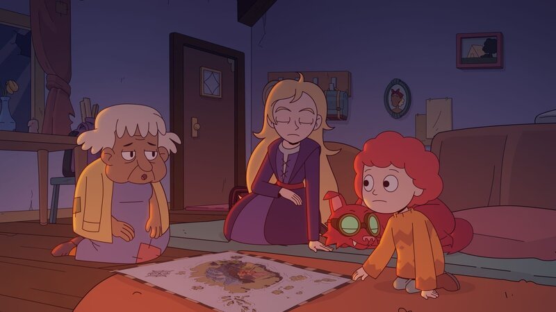 Hildur erklärt auf einer Karte die Gefahren, die das Team auf der Reise zum Berg Hekla erwarten. – Bild: NDR/​Compass Films