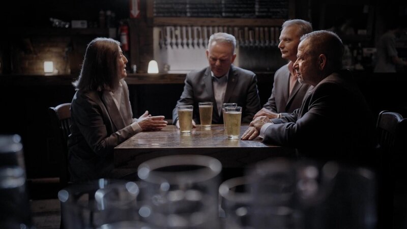 Kristy Kottis (l.) with FBI Special Agents – Bild: ALL3MEDIA International