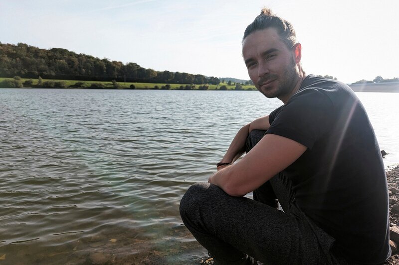 Für Jan läuft auf dem Land nicht alles so wie erhofft. – Bild: HR