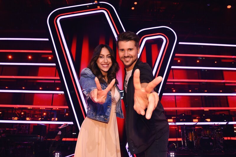 Melissa Khalaj (l.); Thore Schölermann (r.) – Bild: SAT.1 /​ André Kowalski