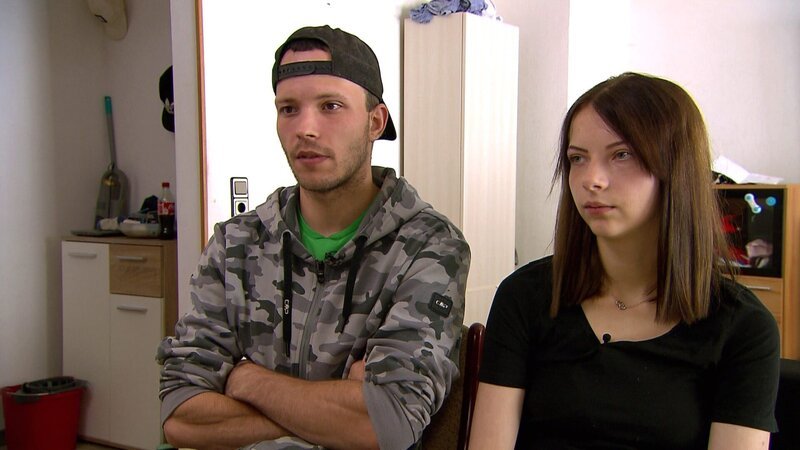 Angelique hat ihren Minijob durch unregelmäßige Anwesenheit verloren, doch nun will sie die Schule nachholen und Ärztin werden. Auch Mike möchte wieder arbeiten – eigentlich. – Bild: RTLZWEI /​ Madame Zheng