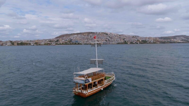 Yasar Tarakci’s boat outside Sinop Harbor. – Bild: National Geographic