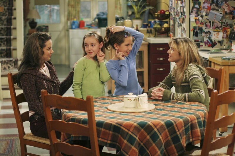 Vows – Jim and Cheryl squabble during a ceremony to renew their wedding vows after Cheryl allowed Gracie and Ruby to get their ears pieced even though Jim had adamantly forbidden it, on „According to Jim,“ TUESDAY, JANUARY 24 (8:00⁠–⁠8:30 p.m., ET), on the ABC Television Network. KIMBERLY WILLIAMS-PAISLEY, BILLI BRUNO, TAYLOR ATELIAN, COURTNEY THORNE-SMITH – Bild: Nitro