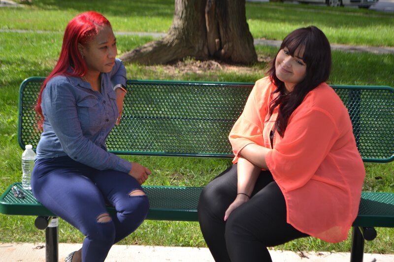 Tiffany talking with friend Jasmine. – Bild: Discovery Communications, LLC