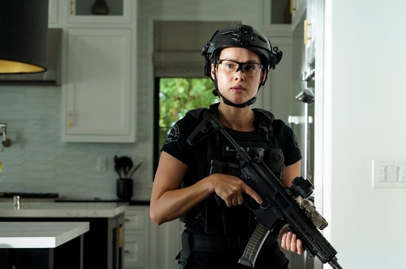 Officer Zoe Powell (Anna Enger Ritch) – Bild: CBS ENTERTAINMENT /​ CBS Broadcasting Inc. All Rights Reserved.