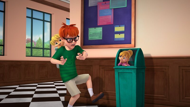 Eleanore (l.) und Tiffany versuchen alles, damit Kevin sich von seiner Angebeteten entliebt. – Bild: SUPER RTL