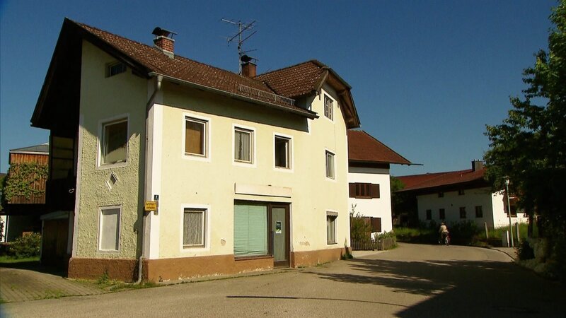 Steffi und Martin haben ein Haus ohne Zentralheizung erworben. Der nachträgliche Einbau erweist sich als schwierig … – Bild: RTLZWEI