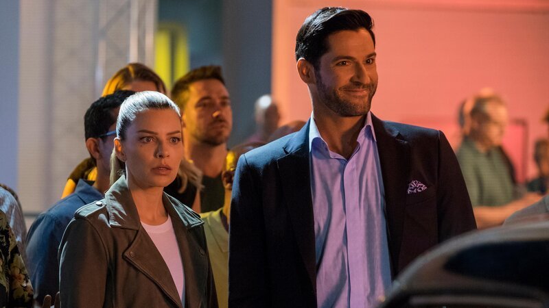 Lucifer (Tom Ellis), Chloe (Lauren German) – Bild: RTL /​ WBEI /​ Ich sterbe erhobenen Gliedes!