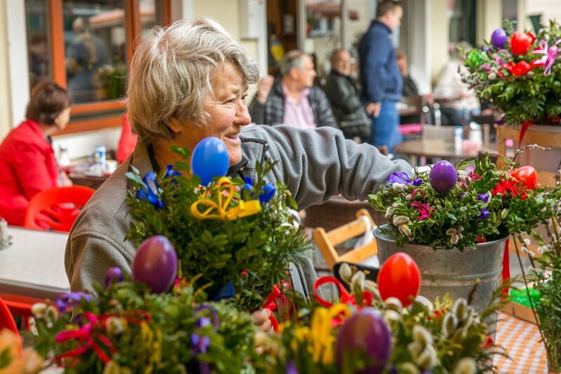 Standlerin am Benediktinermarkt Klagenfurt – Bild: ServusTV /​ Gloriafilm