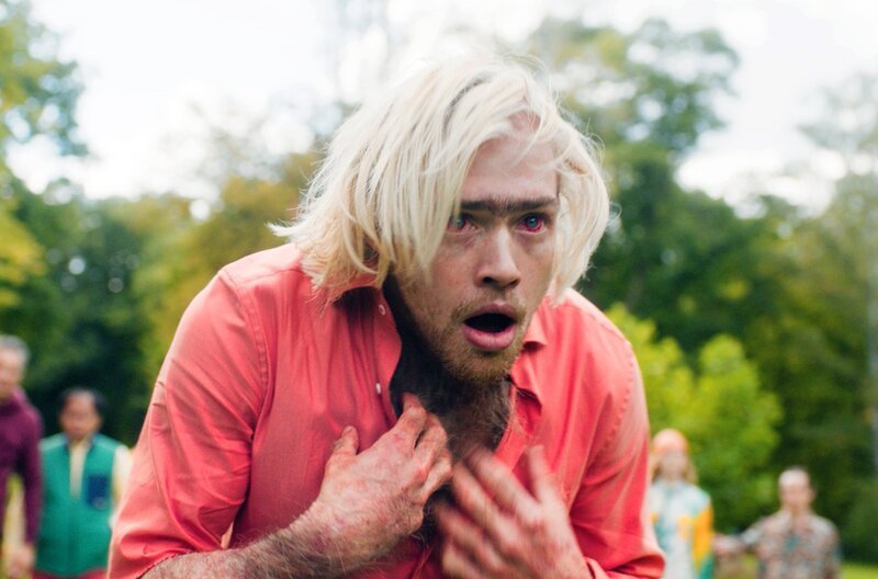 Kurz vor der Wahl bricht ein neuartiges Virus aus, das ausschließlich Männer befällt. Die Symptome: sexuelle Raserei, Übergriffe auf Frauen und plötzlicher Tod der Infizierten im Zustand äußerster Erregung. – Bild: Filmgalerie 451/Constantin Campean Kurz vor der Wahl bricht ein neuartiges Virus aus, das ausschließlich Männer befällt. Die Symptome: sexuelle Raserei, Übergriffe auf Frauen und plötzlicher Tod der Infizierten im Zustand äußerster Erregung. – Bild: Filmgalerie 451/Constantin Campean