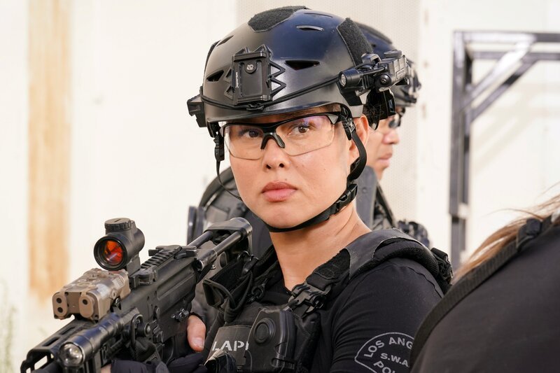 Officer Zoe Powell (Anna Enger Ritch) – Bild: Bill Inoshita /​ Sony