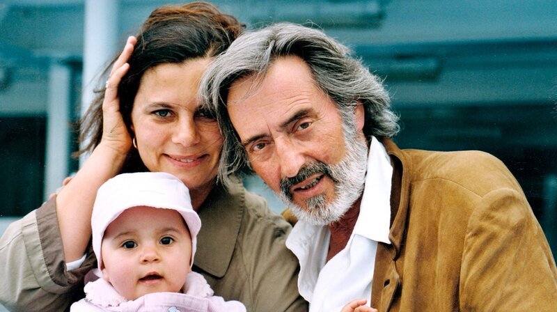 Tamara und Helmut Dietl mit ihrer Tochter. – Bild: BR/​Tamara Dietl