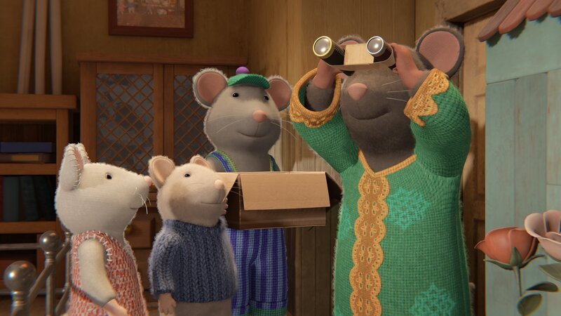 Julia (l.), Sam (2.v.l.) und Onkel Lumpi (2.v.r.) haben aus alten Dingen neue Sachen zusammengebaut. Frau Kosmos (r.) ist begeistert von dem selbst gebastelten Fernglas. – Bild: Cielo Films – Caribara Production /​ ZDF