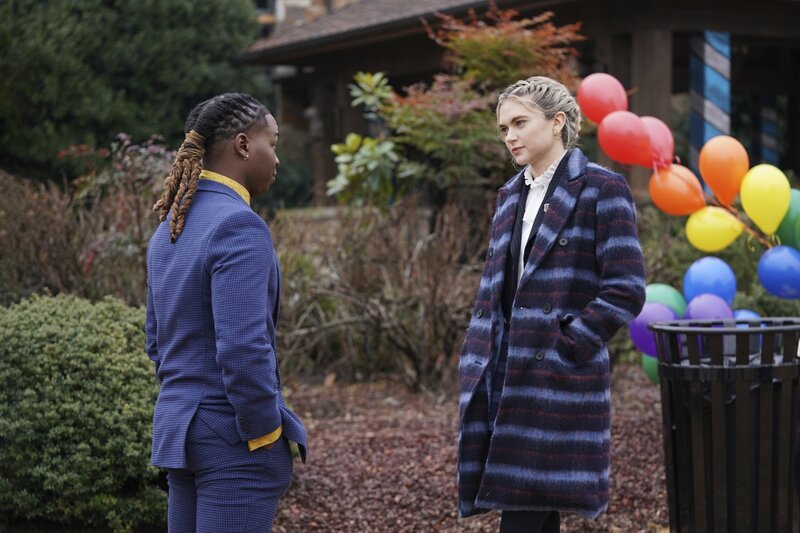 Kaleb Hawkins (Chris Lee, l.); Lizzie Saltzman (Jenny Boyd, r.) – Bild: The CW Network, LLC.