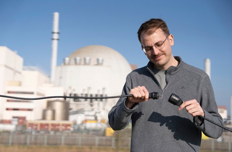 Reporter Nico Schmolke. – Bild: HR/​Laura Will