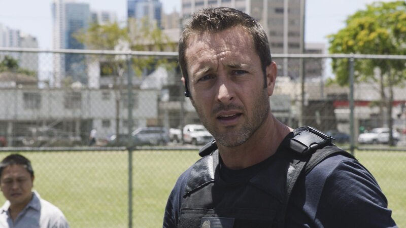 Während Steve (Alex O’Loughlin) einen Hinweis bekommt, dass jemand in Oahu einen Terrorangriff plant, steht Chin vor einer schweren Entscheidung … – Bild: CBS Broadcasting, Inc.