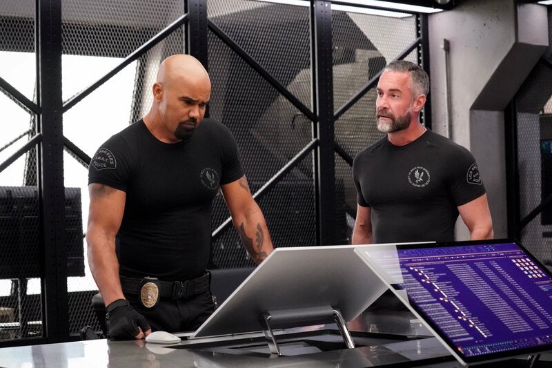l-r: Daniel ‚Hondo‘ Harrelson (Shemar Moore), David ‚Deacon‘ Kay (Jay Harring). – Bild: Bill Inoshita /​ Sony