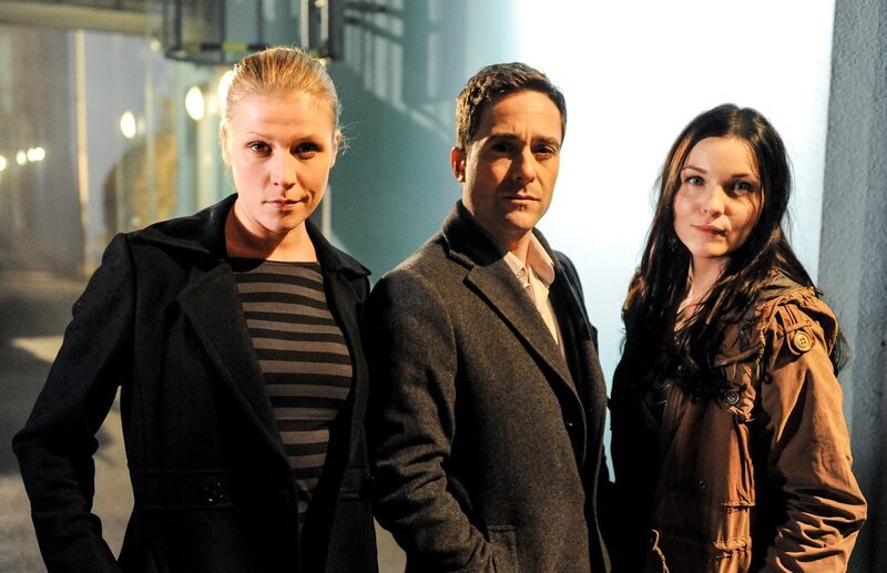 Franziska Weisz (Cara Horvath), Alexander Pschill (Leo Benedikt), Barbara Kaudelka (Miriam Karner). – Bild: ORF 1