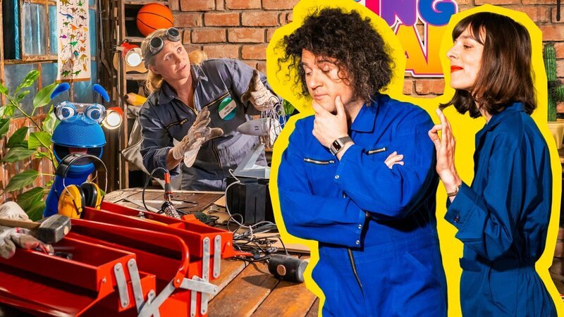 Der Erfindergeist von Singa und dem SingDing wurde geweckt: Bei SingAlarm wollen sie eine Erfindungs-Erfinde-Maschine bauen! – Bild: ZDF/​Tim Bornemann