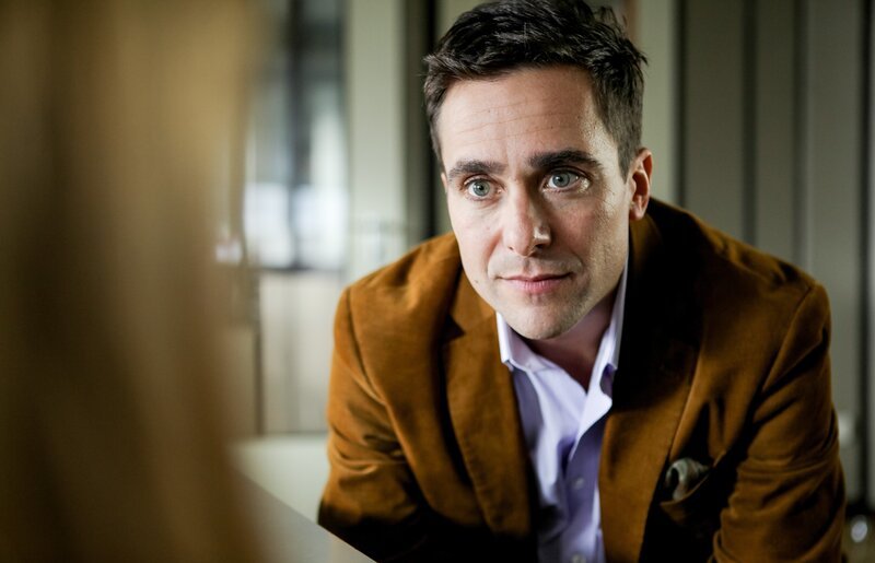 Alexander Pschill (Leo Benedikt). – Bild: ORF 1