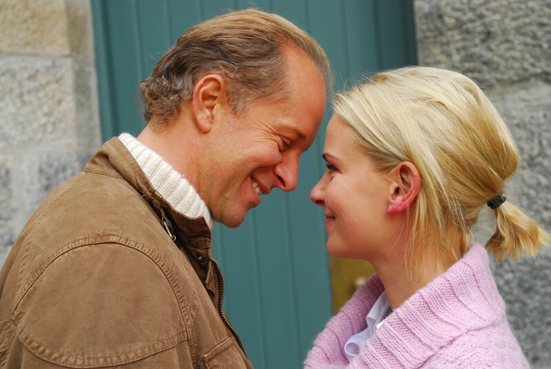 Von links nach rechts: Nicholas MacDowell (Jochen Horst) und Kate O’Hara (Denise Zich). – Bild: ZDF und Jon Ailes