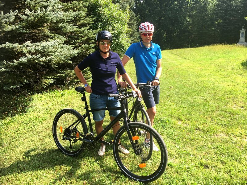 Erlebnispfad "Iron Curtain Trail" reicht von der Barentsee, hoch im Norden Europas, bis zum Schwarzen Meer. Der burgenländische Abschnitt ist 287 Kilometer lang. Zwei sportliche Radler zeigen, begleitet von einem ORF Team, wie der gesamte Weg per Rad zu erkunden ist. – Bild: ORF 2