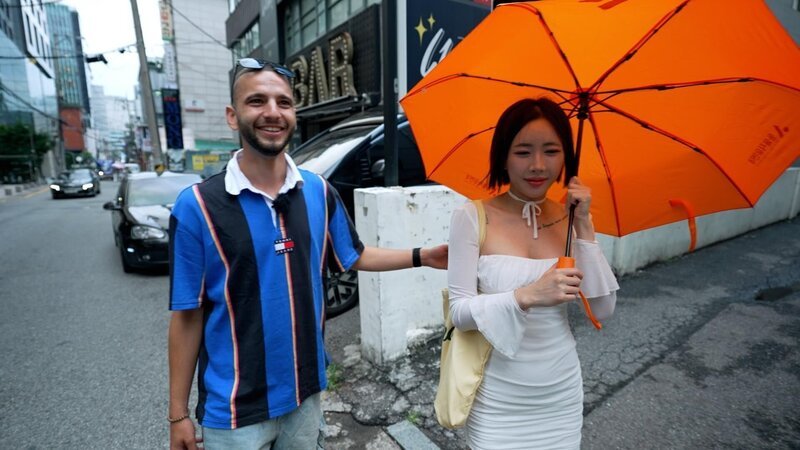 Charly (l.) – Bild: ProsiebenSat1Puls4