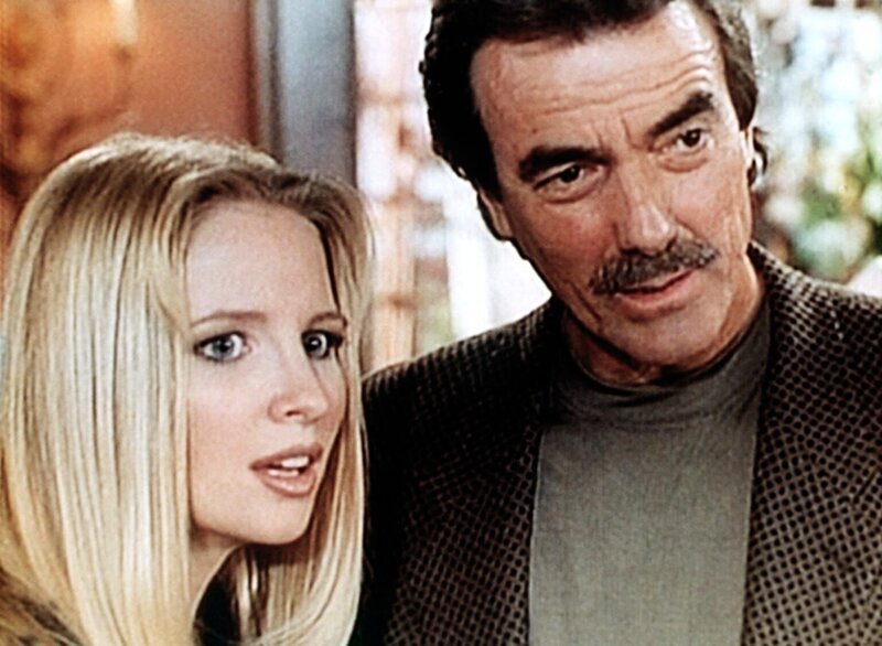 Melody Thomas Scott (Melody Thomas Scott, l.) und Eric Braeden (Eric Braeden, r.) sind die beiden Hauptdarsteller der Serie „Schatten der Leidenschaft“, die Amanda persönlich kennen lernt. – Bild: Viacom