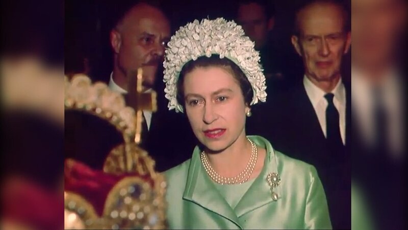 Königin Elizabeth II – in der Schatzkammer. – Bild: ORF