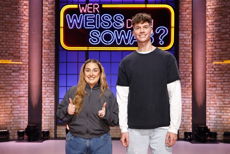 Die Kandidat:innen dieser Sendung: Die Influencerin ‚Selfie Sandra‘ (l.) und der Webvideoproduzent, Podcaster und Influencer ‚laserluca‘ (r.). – Bild: ARD/NDR/UFA SHOW & FACTUAL/Morris Mac Matzen Die Kandidat:innen dieser Sendung: Die Influencerin ‚Selfie Sandra‘ (l.) und der Webvideoproduzent, Podcaster und Influencer ‚laserluca‘ (r.). – Bild: ARD/NDR/UFA SHOW & FACTUAL/Morris Mac Matzen