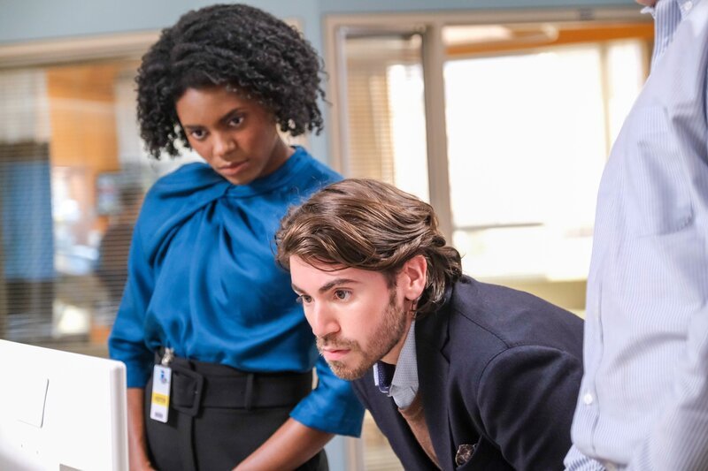 Summer Brown (Dr. Olivia Jackson), Noah Galvin (Dr. Asher Wolke). – Bild: ORF/​Sony Pictures/​ABC