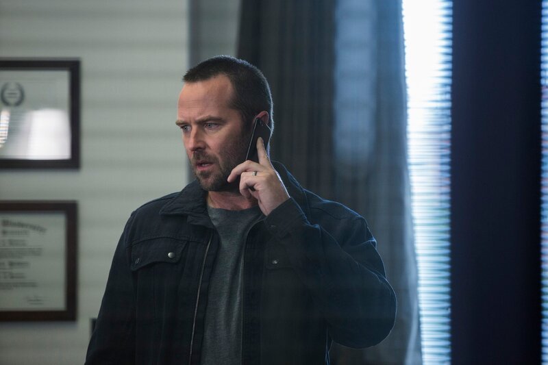 Kurt Weller (Sullivan Stapleton). – Bild: NBC /​ Eric Liebowitz/​NBC/​WarnerBros