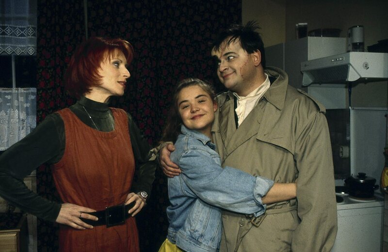 Charly (Silke Matthias, l.), Franzi (Fritzi Eichhorn, M.) und Lenni (Michael Trischan, r.) – Bild: ZDF/​Jörg Wigger