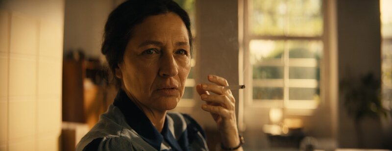 Die politisch aktive Golda Meir (Delia Mayer) setzt sich in Tel Aviv mit allen Mitteln dafür ein, dass die vor den Nazis geflohenen Juden nach Palästina einwandern können. – Bild: ORF/​Looksfilm/​SWR/​ARTE/​ARD/​CT/​Mateusz Wichłacz