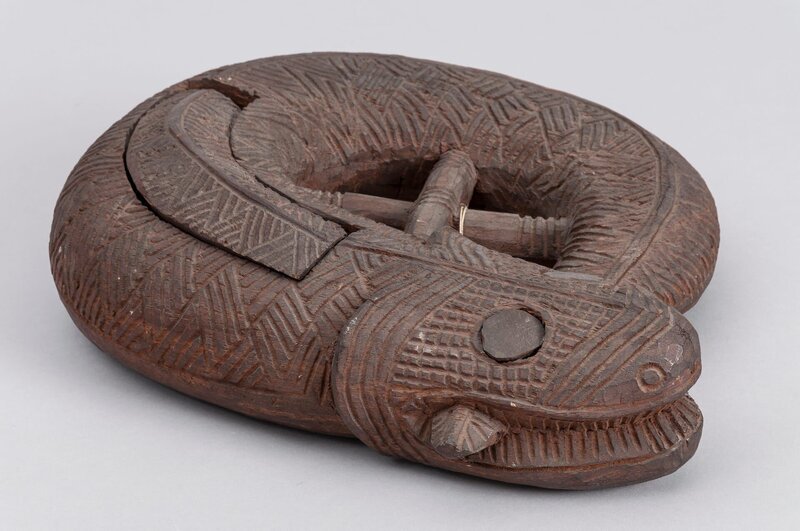 Holzschachtel in Form eines Welses aus dem 19. Jahrhundert, Königreich Benin, Nigeria – Bild: 3sat
