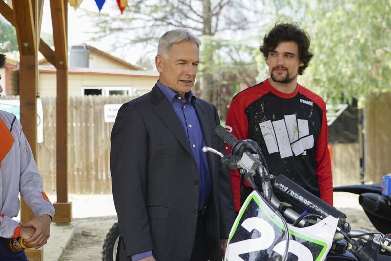 Special Agent Leroy Jethro Gibbs (Mark Harmon) ist am Grübeln. Er wird das Gefühl einfach nicht los, dass eine Bikergang an dem Mord des Marines involviert ist … – Bild: CBS Broadcasting, Inc.