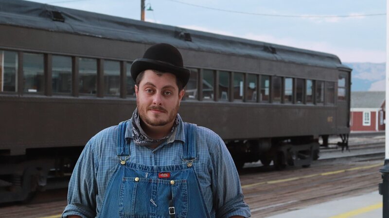 Mike’s first weird experience happened when he heard Engine 93 crossing Lackawana Road. It’s a distinct sound, all employees know the sounds the different engines make. But he thought it was weird because the engine shouldn’t be there now. He walked outside to look, and there’s no train. – Bild: Travel Channel