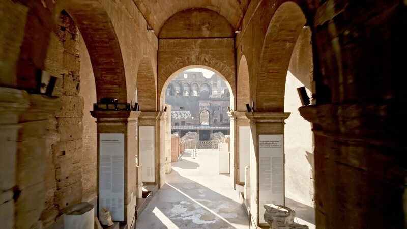 Gang im Kolosseum. – Bild: ORF/​Blink Films