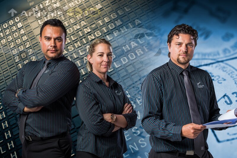 An analog „flip“ departure board showing destinations at Frankfurt Airport – Bild: Getty Images/​iStockphoto/​ Pgiam