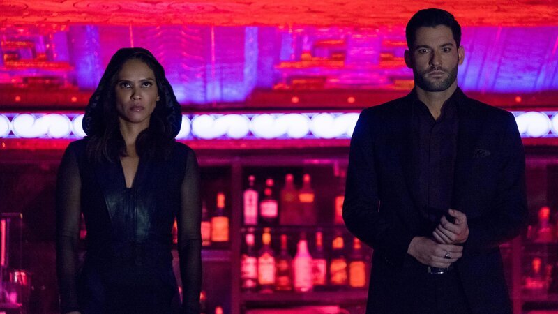 Maze (Lesley-Ann Brandt), Lucifer (Tom Ellis)  +++ Die Verwendung des sendungsbezogenen Materials ist nur mit dem Hinweis und Verlinkung auf RTL+ gestattet. +++ – Bild: RTL /​ 2019 WBEI /​ Wer ist der neue Höllenfürst?