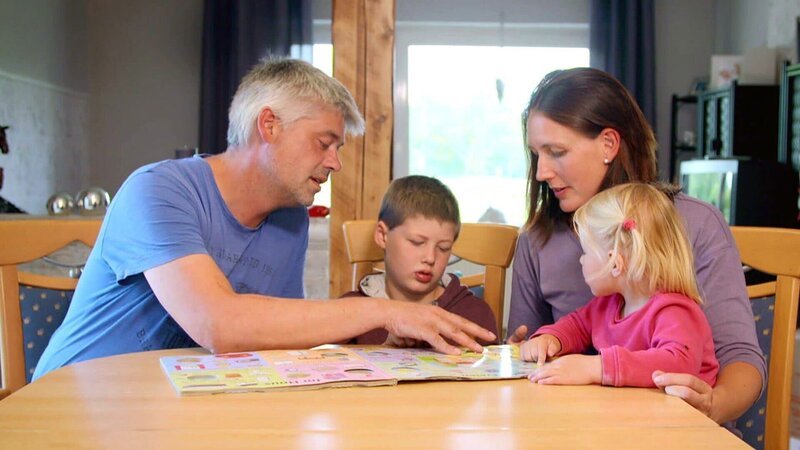 Papa Erich (37), Mama Antke (38) und die beiden Kinder Keno (8) und Wenke (2)Papa Erich (37), Mama Antke (38) und die beiden Kinder Keno (8) und Wenke (2) – Bild: RTL Zwei