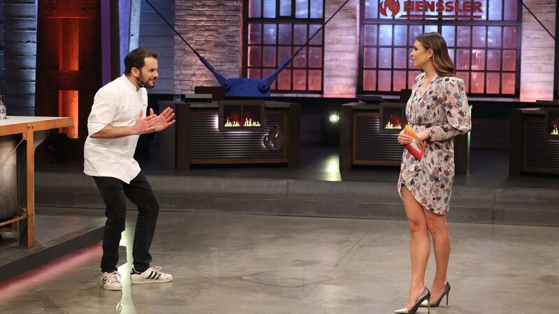 Profikoch Steffen Henssler und Moderatorin Laura Wontorra. – Bild: TVNOW /​ Frank W. Hempel