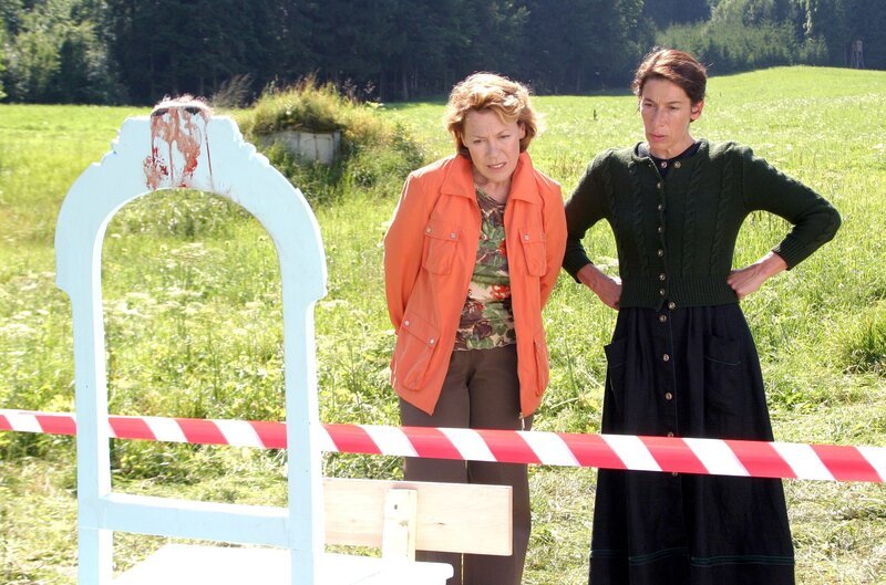 Gaby Dohm, Adele Neuhauser. – Bild: ZDF und ORF