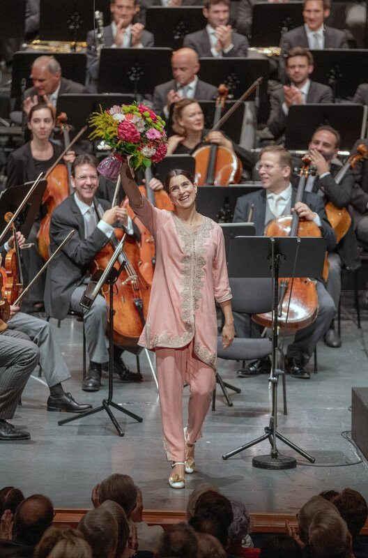 Applaus für die litauische Sopranistin Asmik Grigorian nach ihrem Gesang der „Vier letzten Lieder“ von Richard Strauss – Bild: SWR/​SF/​Marco Borrelli
