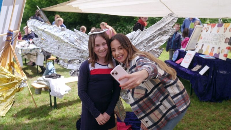 Soraya und Maya erleben ein ganz besonderes Himmelfahrtsfest. – Bild: Radio Bremen/​Klaus Kurth