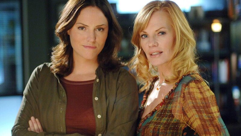 Sara Sidel (Jorja Fox, li.) und Catherine Willows (Marg Helgenberger) – Bild: RTL /​ CBS