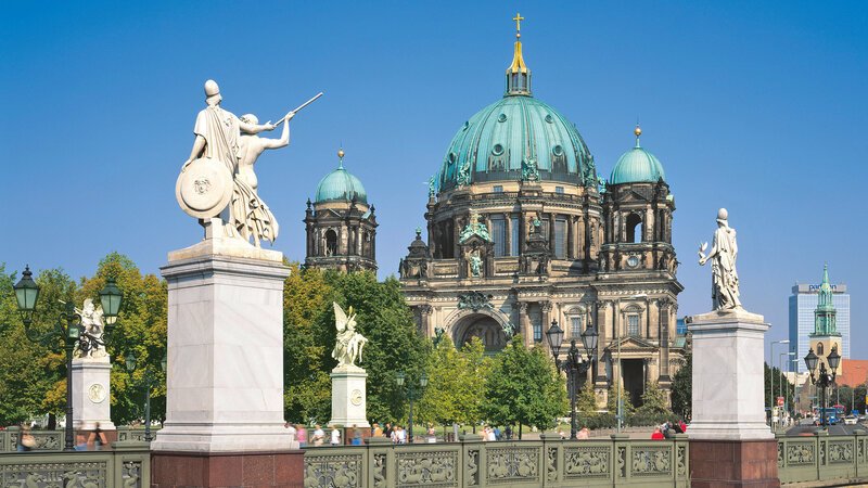 Berliner Dom mit Bruecke – Bild: Berliner Dom/​Bibel TV