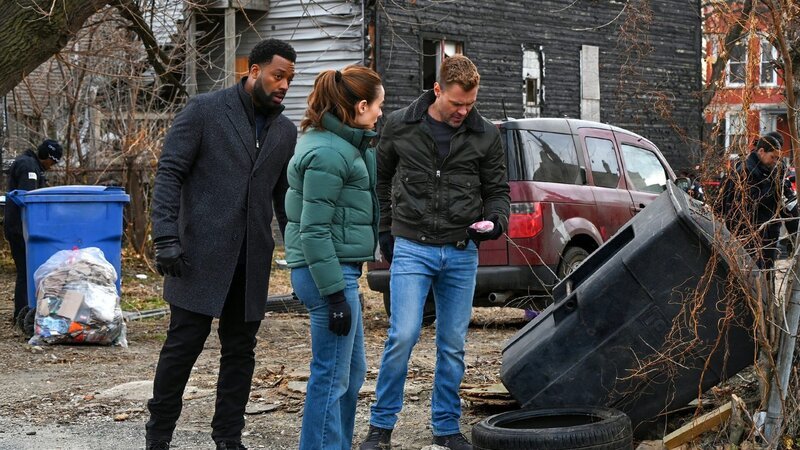 L-R: Kevin Atwater (LaRoyce Hawkins), Kim Burgess (Marina Squerciati), Adam Ruzek (Patrick John Flueger) – Bild: AXN Black