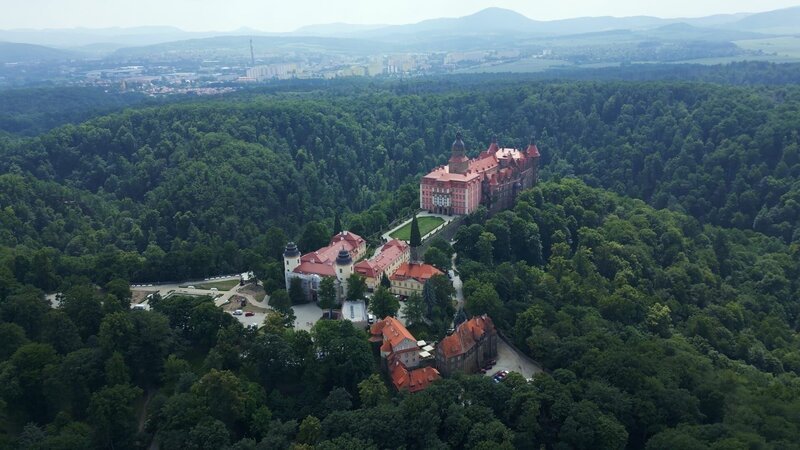 Schloss Fürstenstein – auf Polnisch „Zamek Ksiaz“ – ist das größte Schloss Schlesiens. Hitler wollte hier sein Hauptquartier im Osten errichten. Liegt in den Tunneln darunter ein Goldschatz der Nazis? – Bild: WeltN24 GmbH