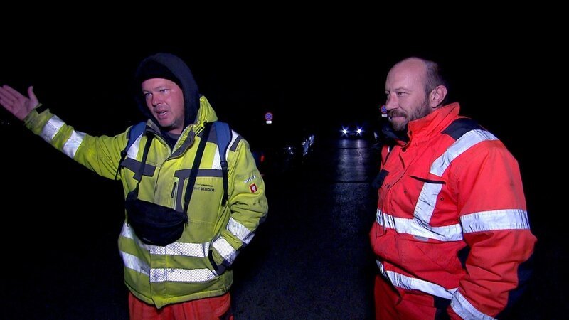 Ungarische Beschäftigte ärgern sich über lange Umwege zu ihrem Arbeitsplatz. – Bild: ORF